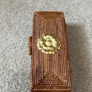 Wicker clutch